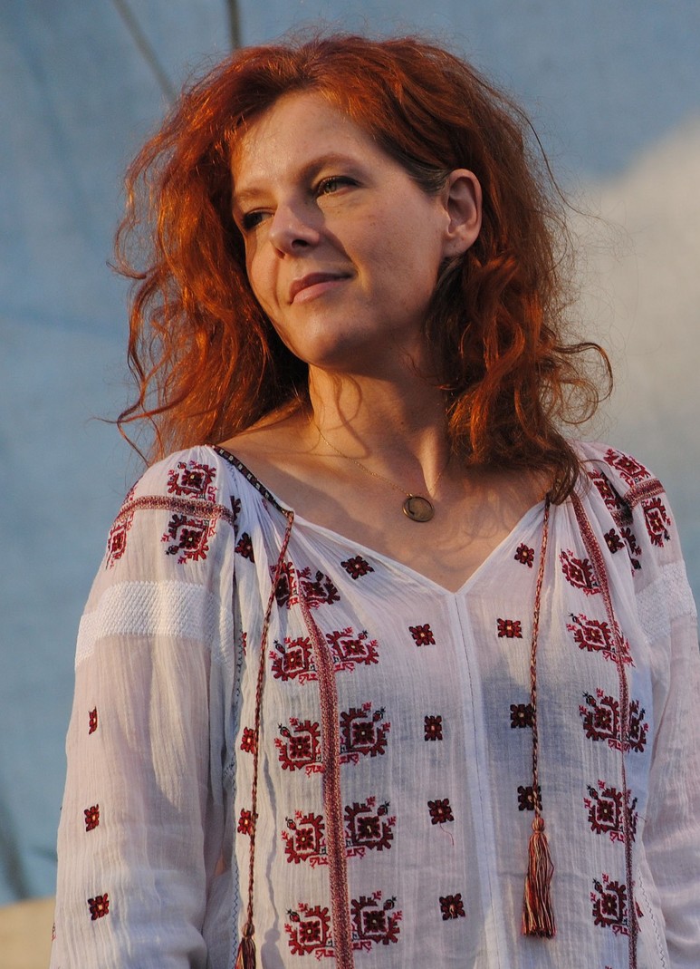 Neko_Case_-_Forecastle_Fest_2012_(cropped)
