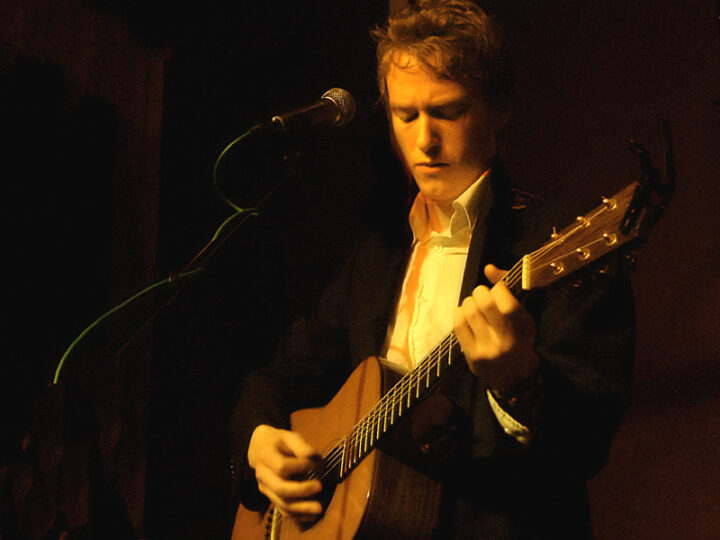 Teddy_Thompson_The_Living_Room_New_York_City_NY_2-17-04_by_Anthony_Pepitone